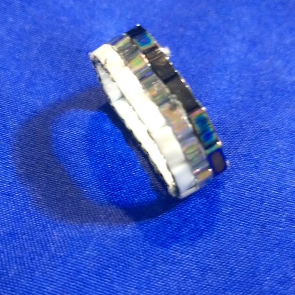 Beaded Ring -Black, White, and Gray Size 7 1/2 - Picture 4 of 4